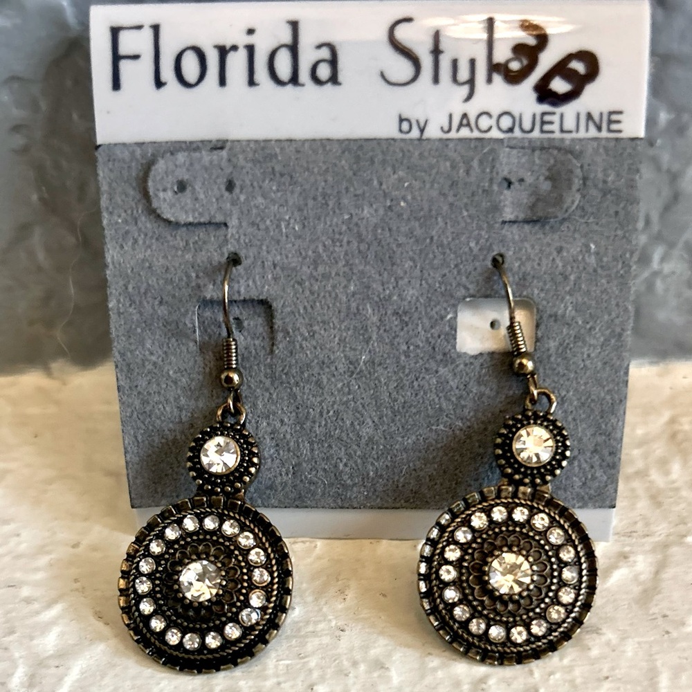 Gorgeous Medallion Dangling Earrings Boho Black with Crystal center stone’s NWT